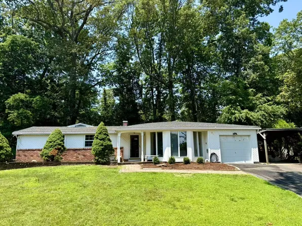 90 University Heights Dr, Stony Brook, NY 11790