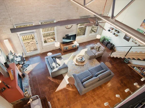 7777 Elmwood Avenue #204, Middleton, WI 53562