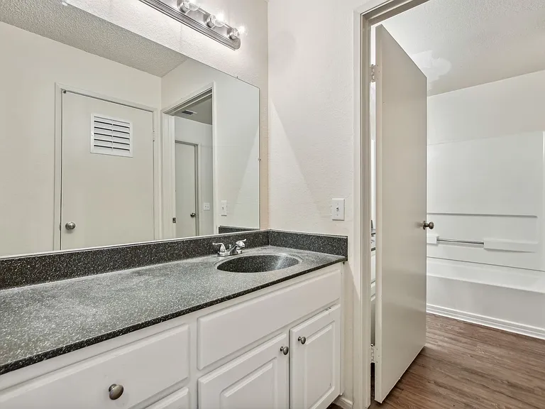 Riverview Ranch Apartments — Photo 34