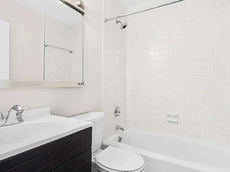 301 E 45th St #20C — Photo 5