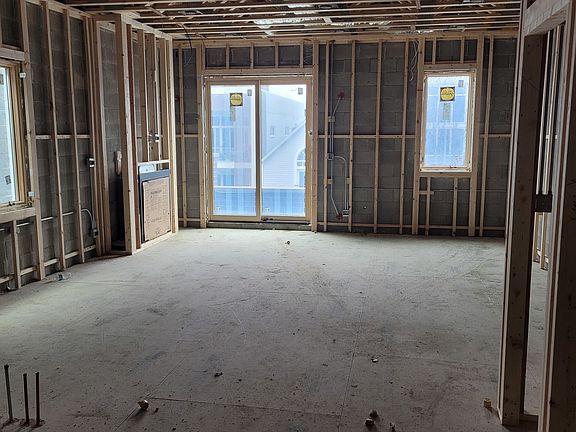 3rd image of 1016 N Hermitage Ave #3