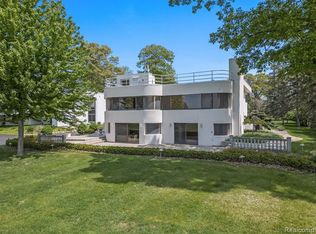 3751 Indian Trl, Orchard Lake, MI 48324