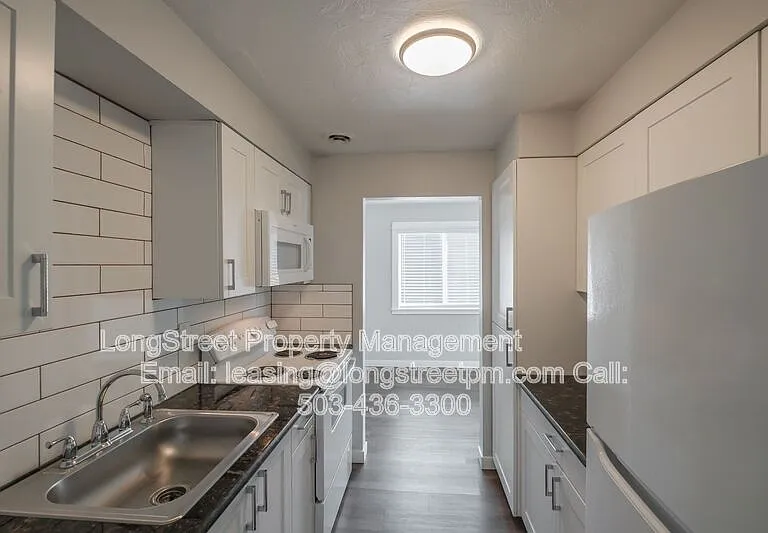 208 5th Ave SE #208 — Photo 6