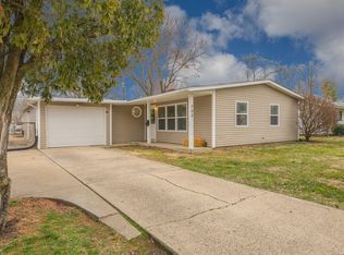 762 Meadow Dr, Newark, OH 43055