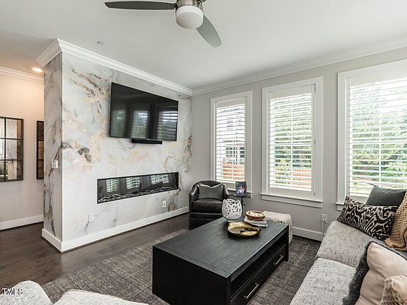 4th image of 1610 Draper View Loop #101