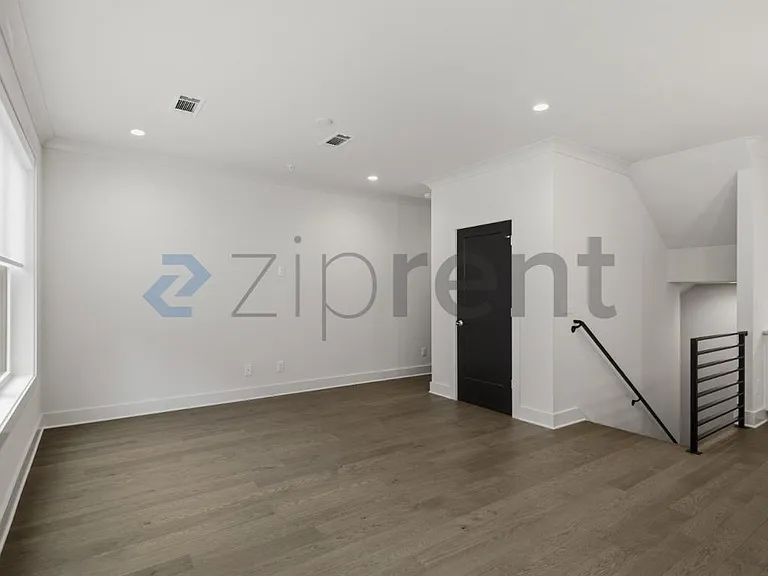 425 S Walker St — Photo 9
