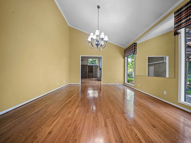 1027 Creek Bend Dr — Photo 10