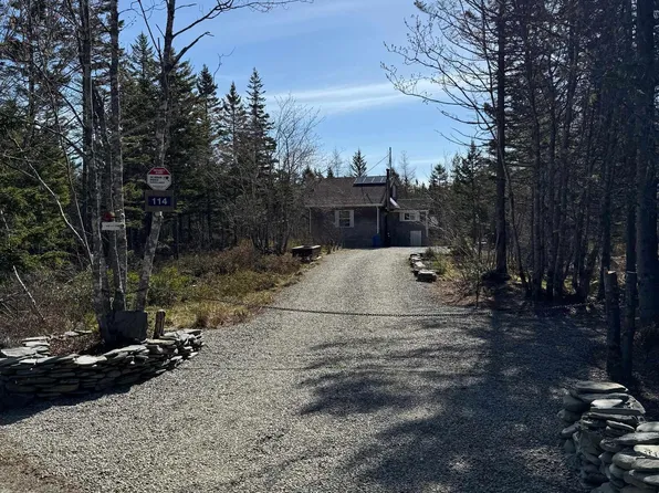 114 Caseys Trl S, Yarmouth, NS B5A 5L2