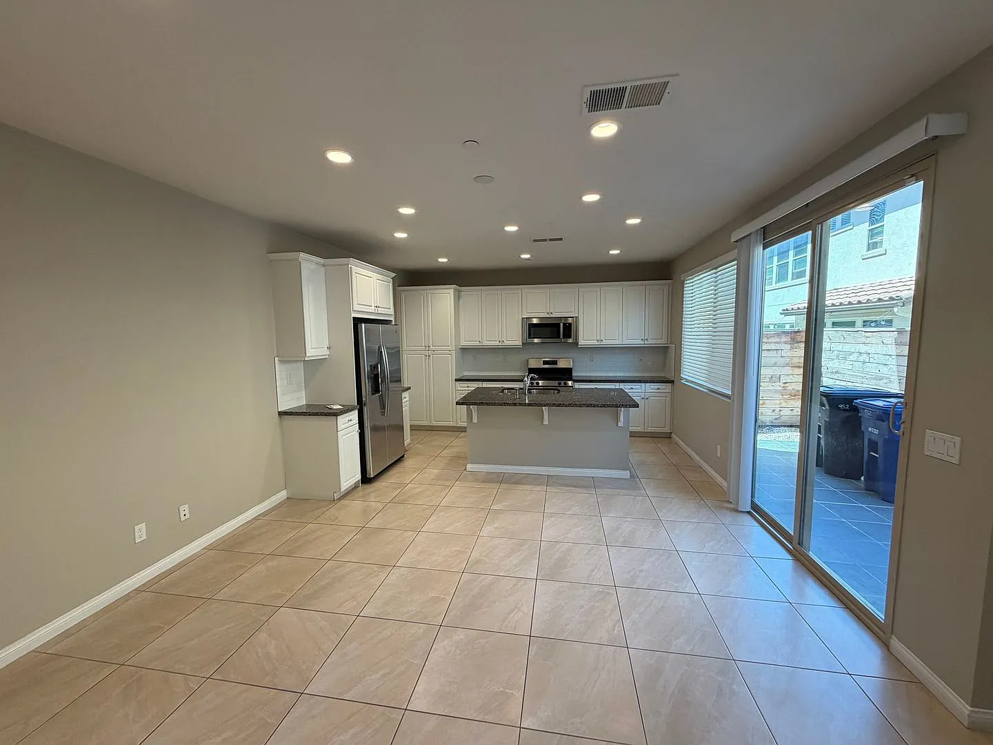 Beautiful 3 Bedroom Home Near Imperial Beach with Office Space! — Photo 3