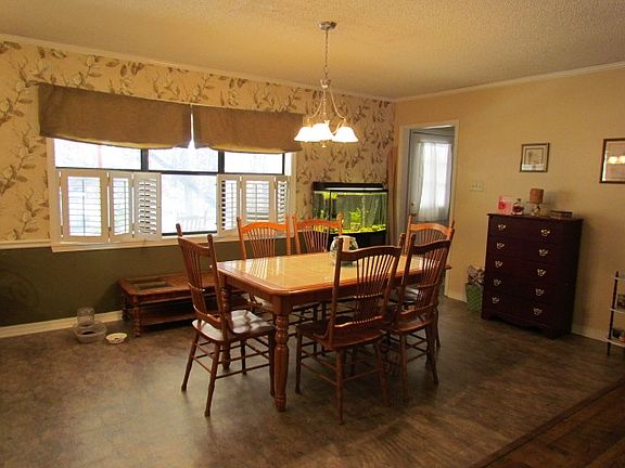 2nd image of 208 Julia Ann Dr