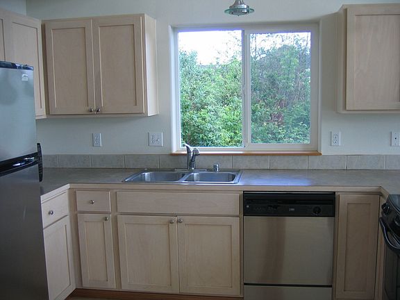 3rd image of 686 Mount Olympus Ave SE