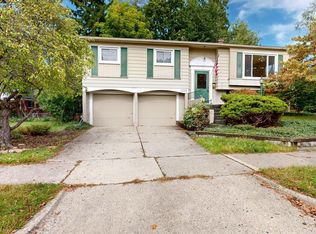 2065 Yorktown Dr, Ann Arbor, MI 48105