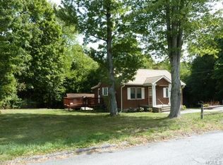 8 Larchmont Rd, Carmel, NY 10512