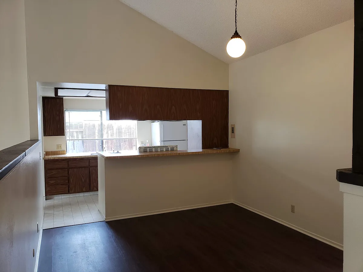 Building Photo - 1355 Cavalier Ln