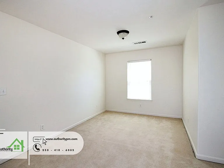 2109 Vienna Way — Photo 12