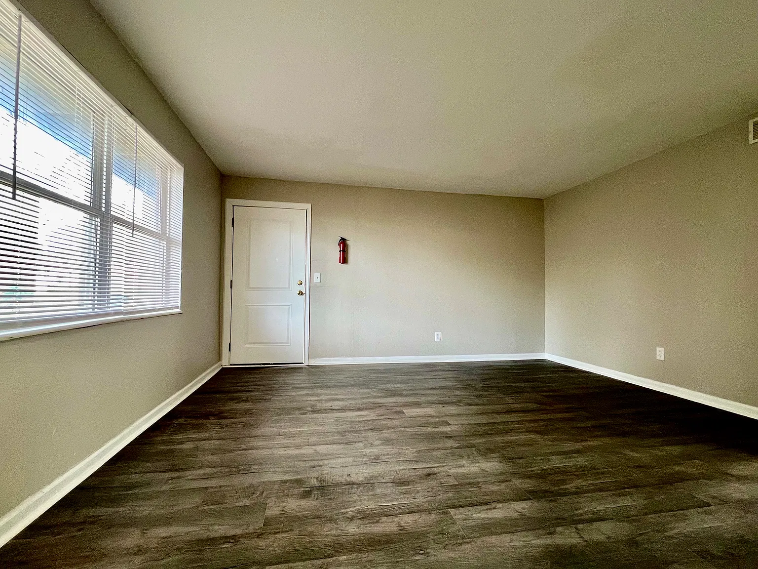 2 bed, 700 sqft, $1,075 — Photo 3