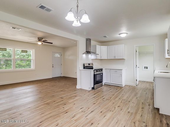 3rd image of 400 N Wilson Blvd