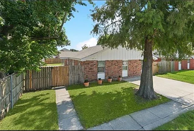 7825 Dorsett Dr — Photo 1