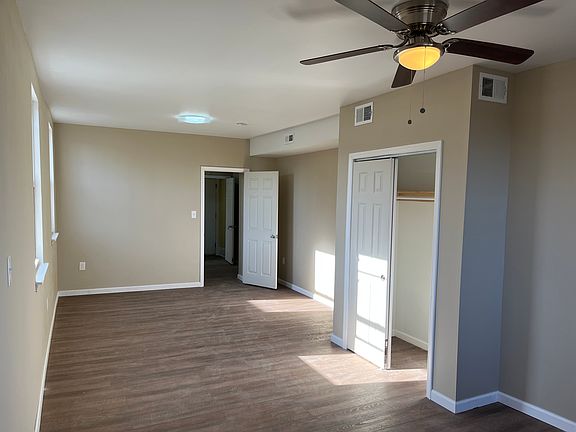 4th image of 2255 N Park Ave #3B
