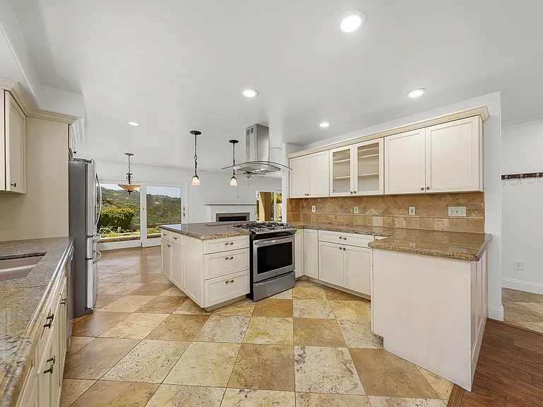 5830 Mott St — Photo 12