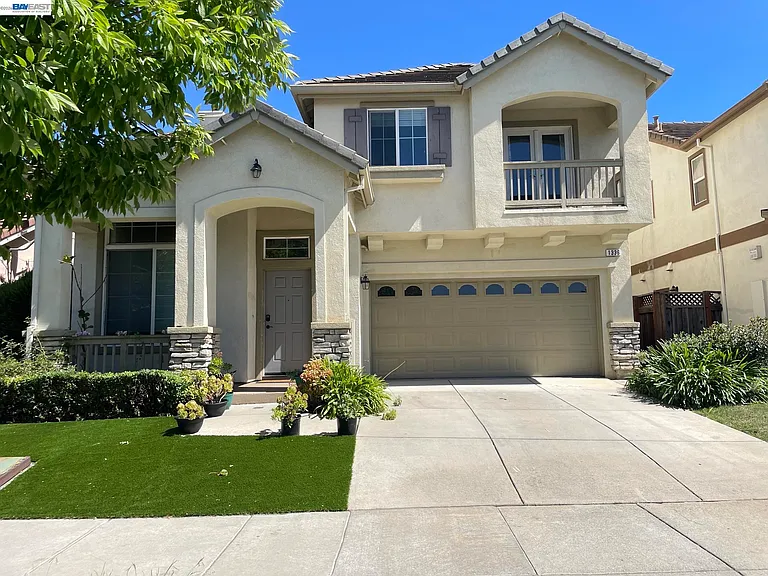 1336 Tiffany Dr — Photo 2