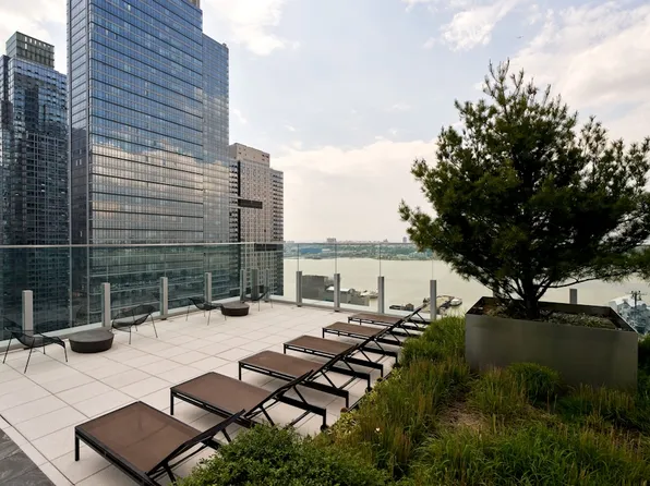 550 West 45th Street image 16 of 18