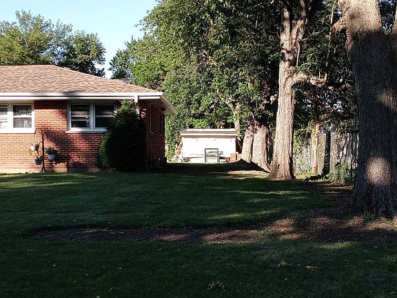 2nd image of 2443 Plum St