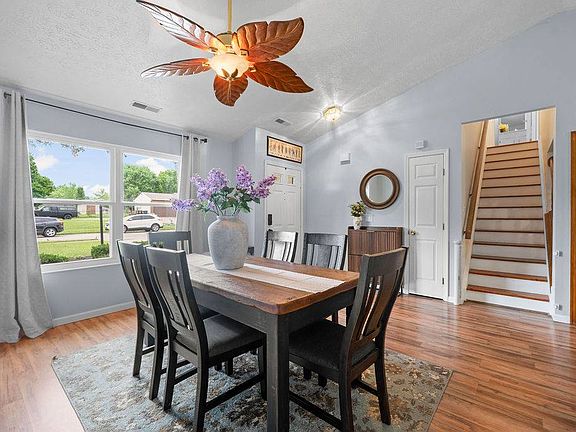 5th image of 690 Bluebird Ln