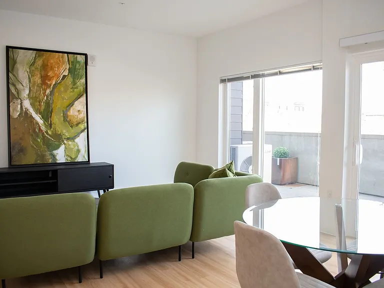 Element Apartments — Photo 14