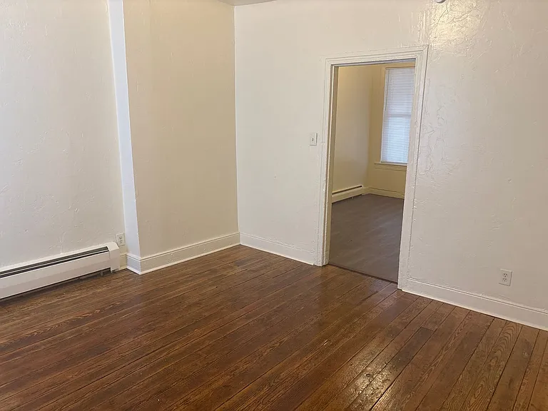 131 E Maple St — Photo 4