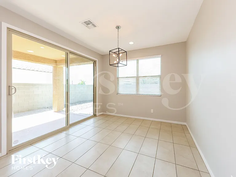 10129 W Southgate Ave — Photo 4