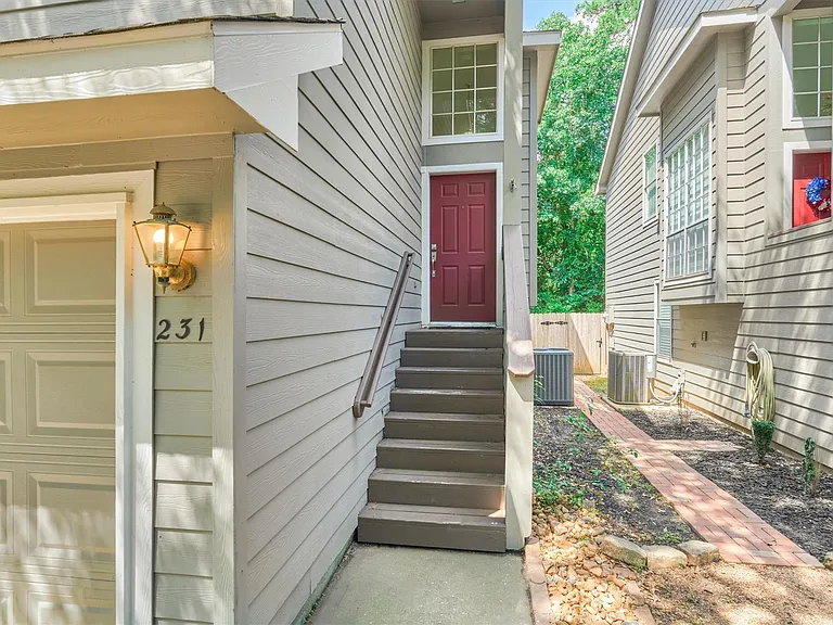 231 Blushwood Pl — Photo 3