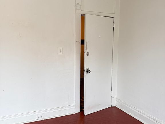 2nd image of 4839 Leavenworth St APT 4