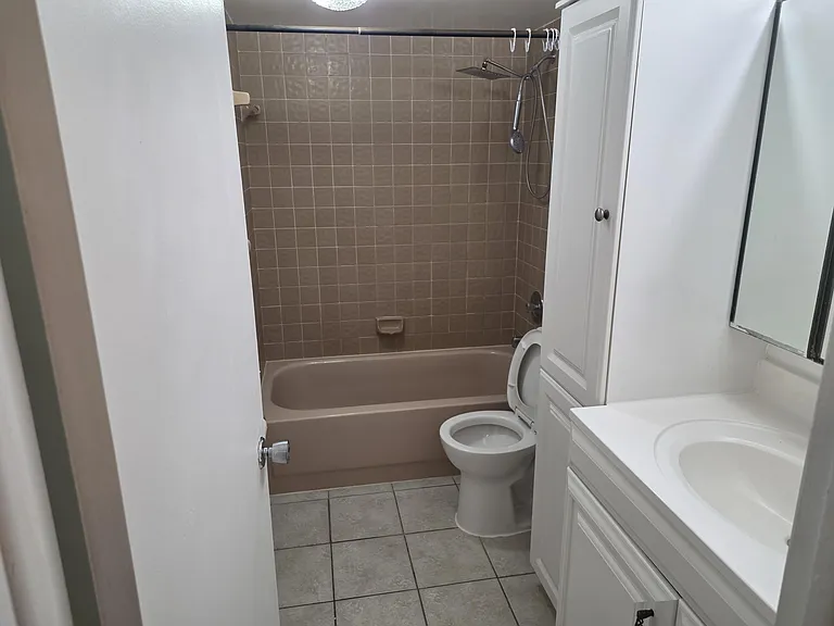 170 SE 7th St #301 — Photo 32