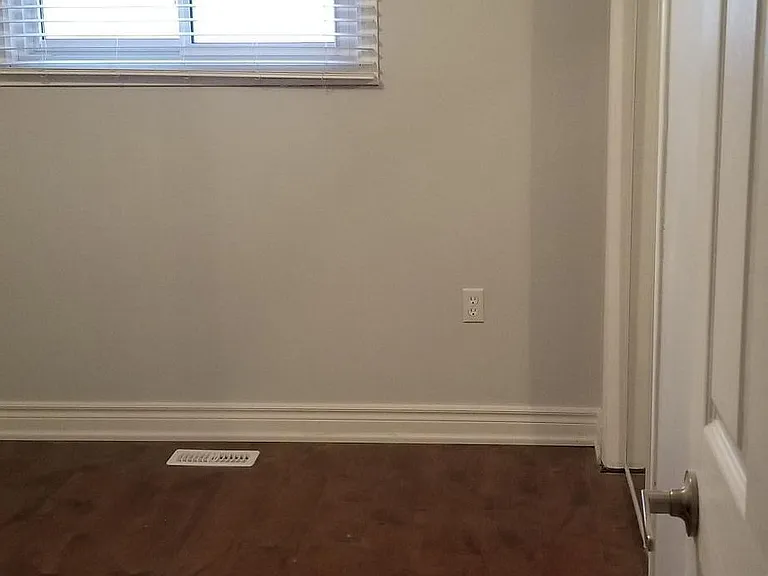 33 Elora Dr — Photo 16