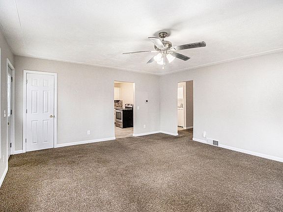 3rd image of 122 Robin Ave N