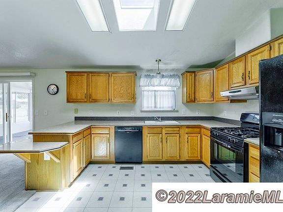 5th image of 523 Arthur St