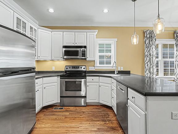3rd image of 103 Lake Davidson Ln