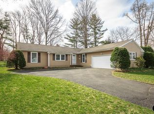 8256 Litchfield Dr, Mentor, OH 44060