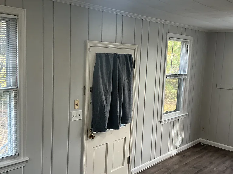 105 Russell Ave — Photo 11