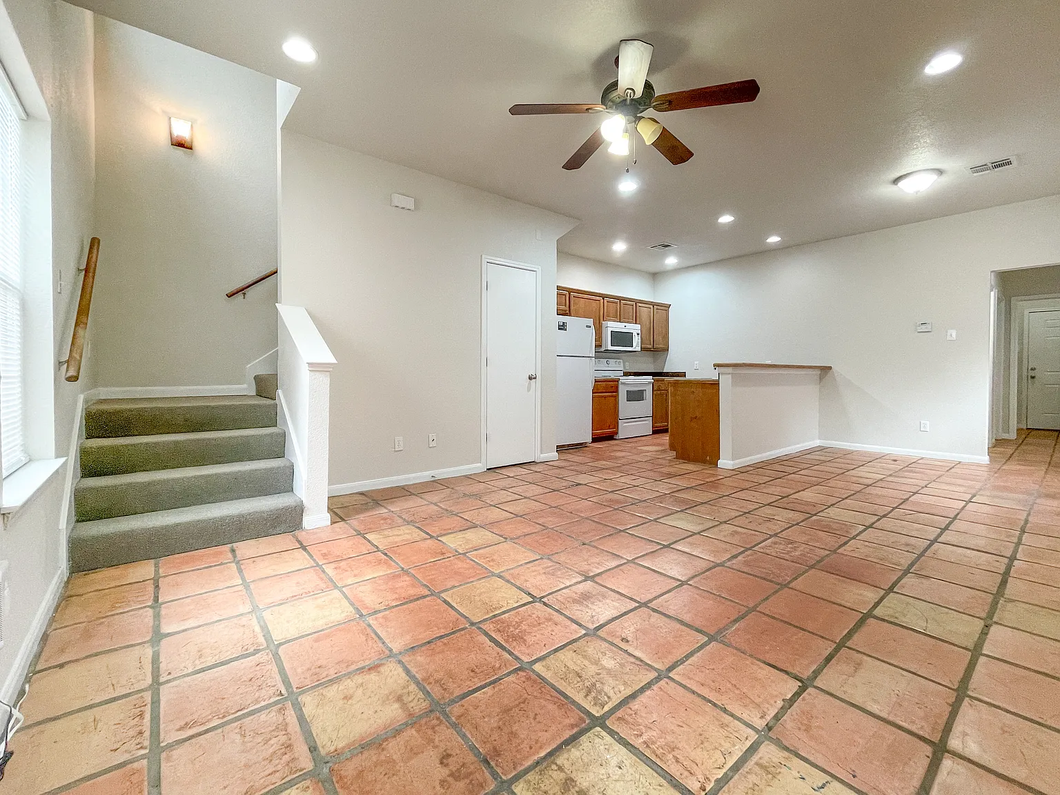 3 bed, 1200 sqft, $1,250 — Photo 3