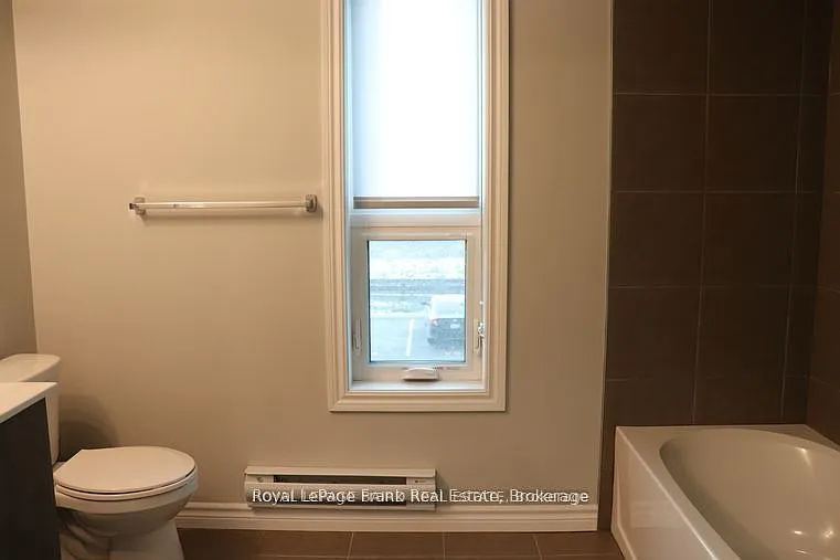 143 Bloor St W #403 — Photo 6