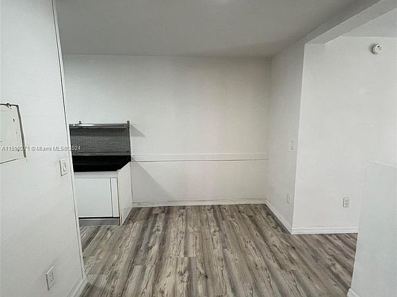 5th image of 944 Meridian Ave APT 4