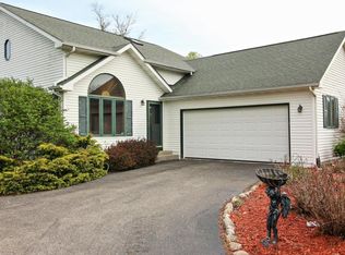 536 Valencia Dr, Delavan, WI 53115