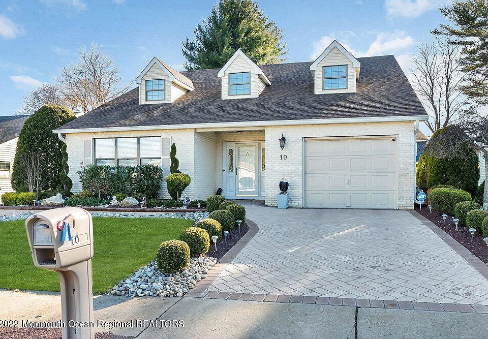 10 Clubhouse Lane, Marlboro, NJ 07746 | Zillow