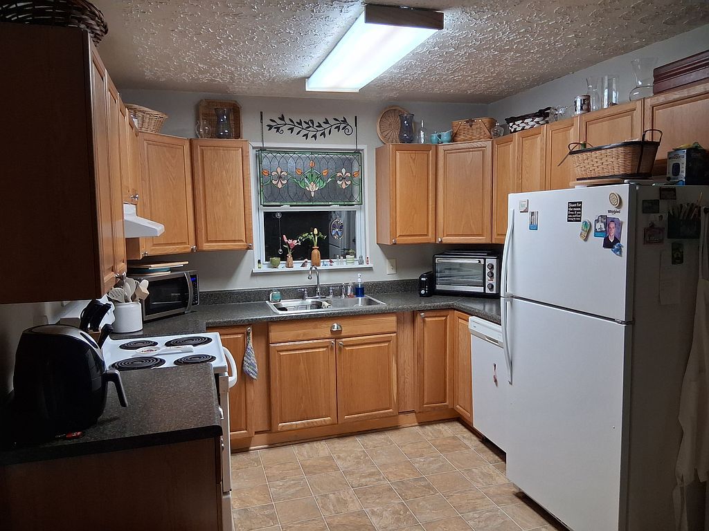 37 Crestmore Dr - Property Image