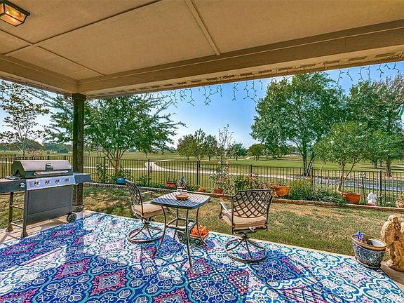 2nd image of 2600 Sabine Cir