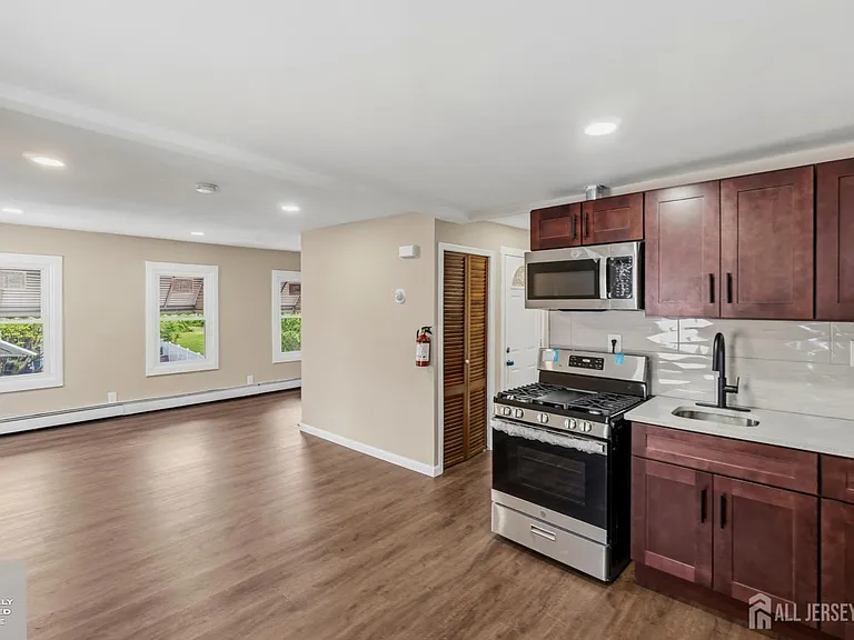 1648 Essex St #2 — Photo 9