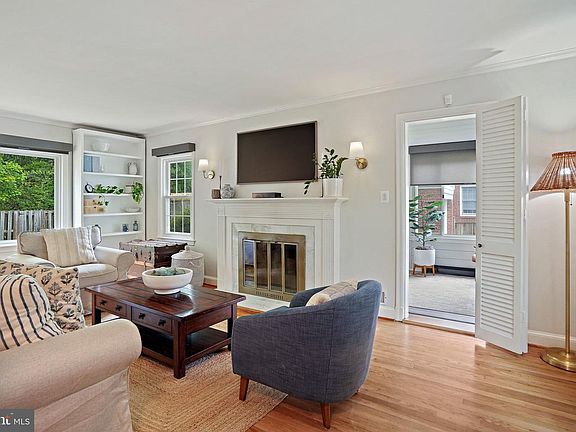 5th image of 3305 Chestnut St NW