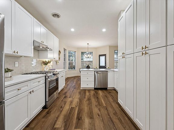5th image of 1808 Oakleaf Cir